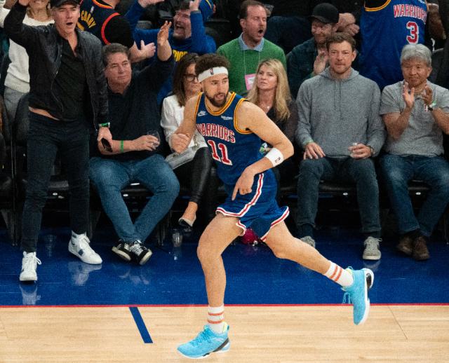 b体育-【现场】克雷普尔三分球野火燎原 勇士复仇卫冕冠军